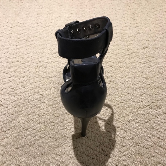 Guess Heels - Picture 3 of 7